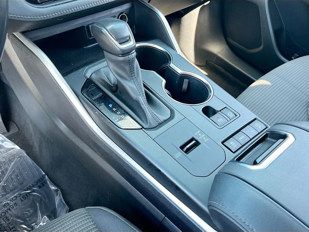 Used 2021 Toyota Highlander LE image 16