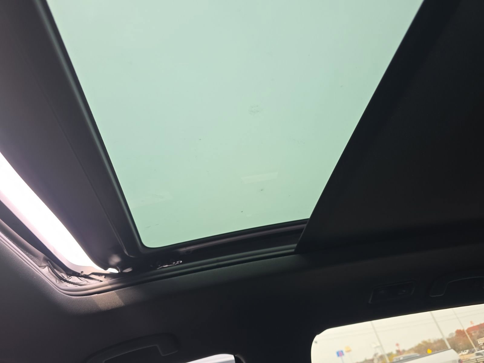 Used 2022 Volkswagen Atlas Cross Sport SEL R-Line image 14