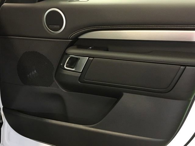 New 2024 Land Rover Discovery Dynamic SE image 33