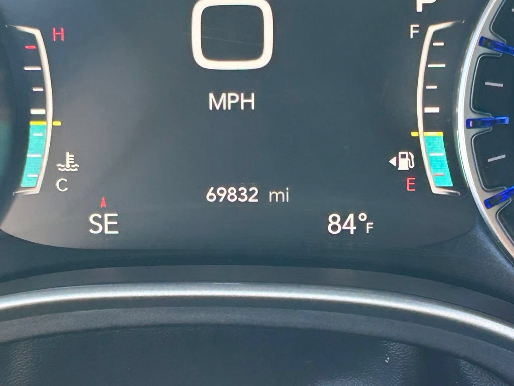 Used 2023 Chrysler Pacifica Touring-L FWD image 28
