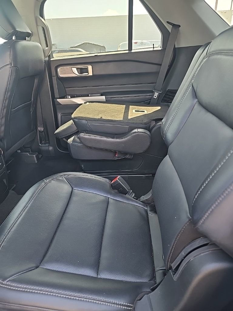 Used 2023 Ford Explorer Limited AWD/4WD image 4