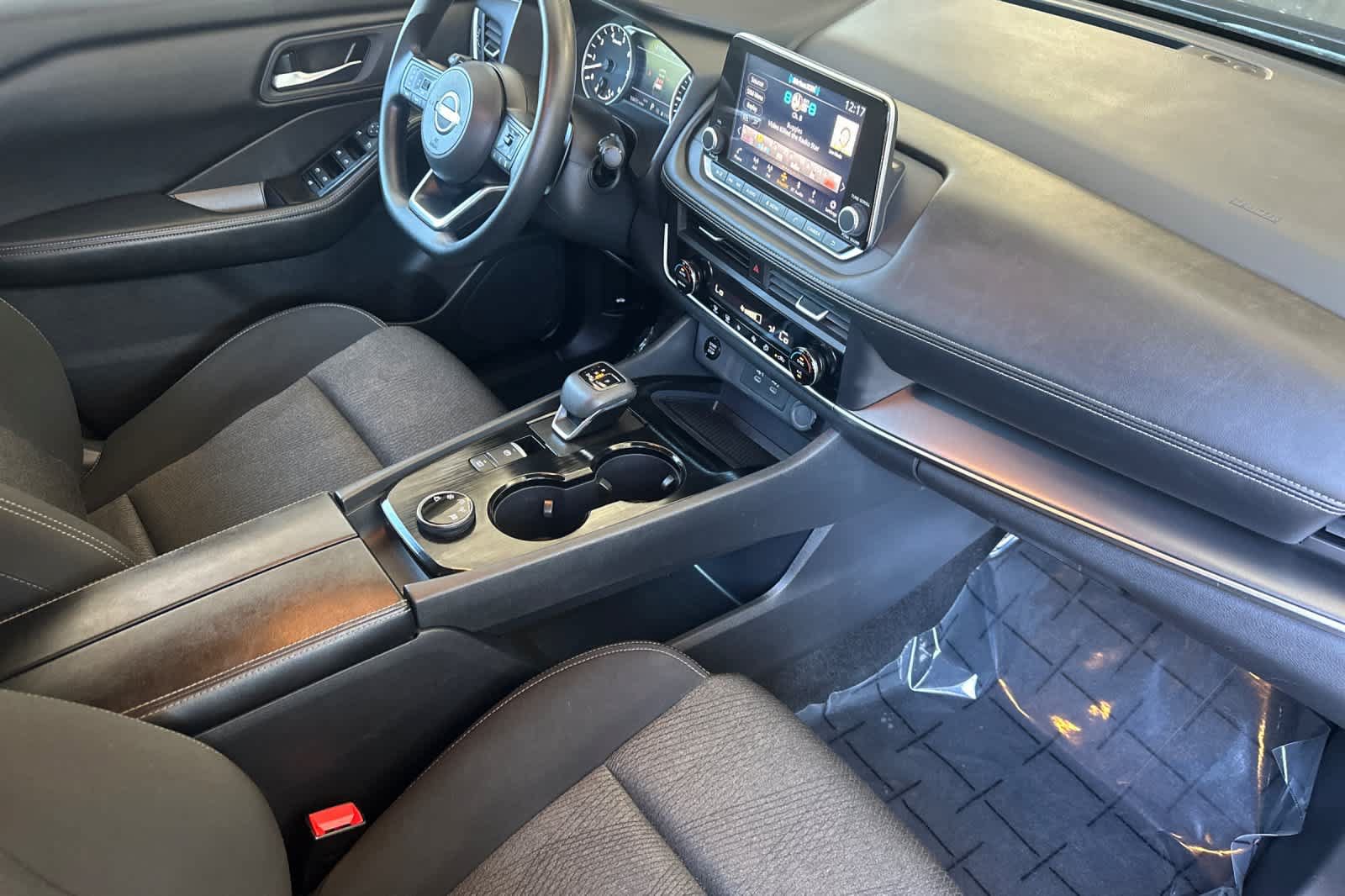 Used 2024 Nissan Rogue SV AWD/4WD image 16
