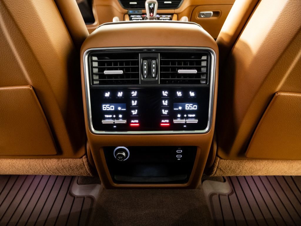 Certified 2023 Porsche Cayenne Turbo AWD/4WD image 21