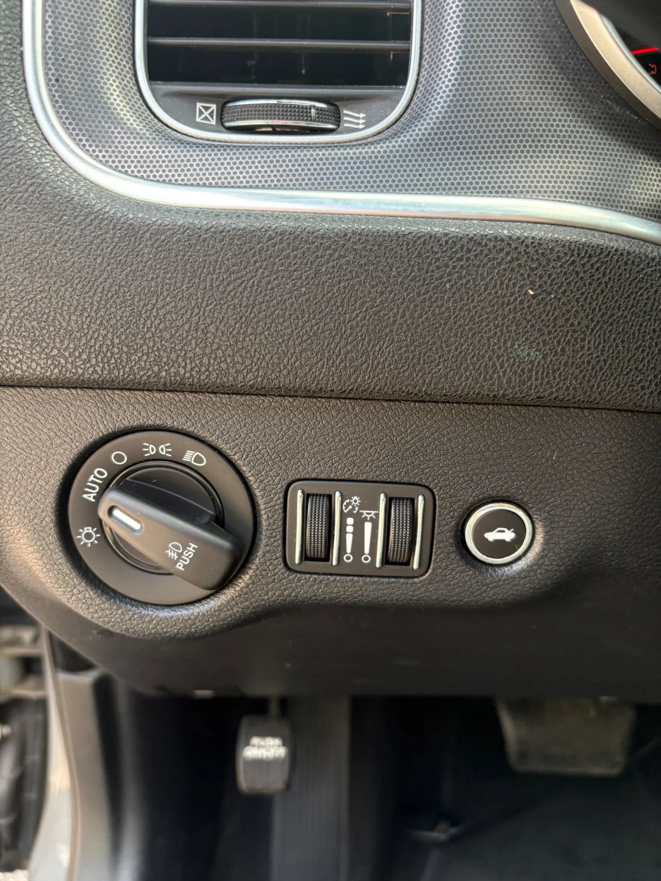 Used 2018 Dodge Charger R/T RWD image 36