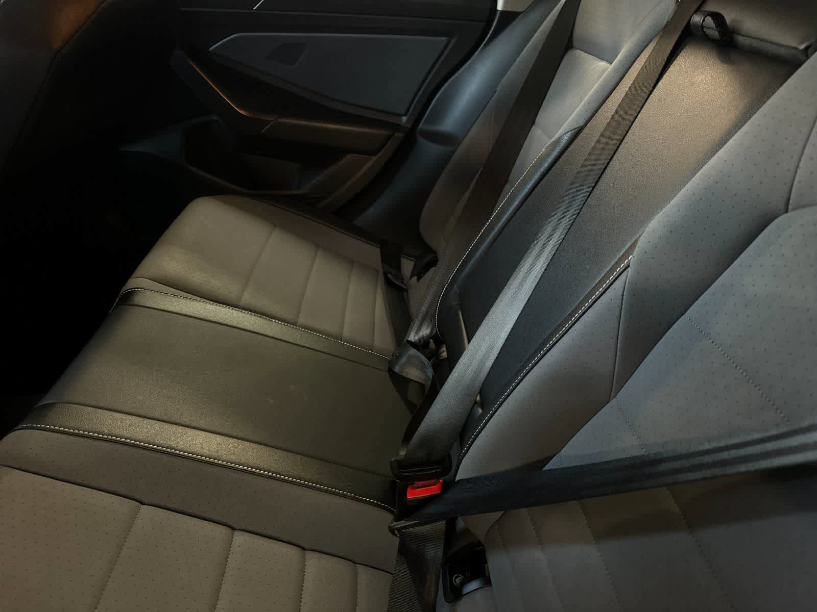 Used 2025 Volkswagen Jetta SE FWD image 5