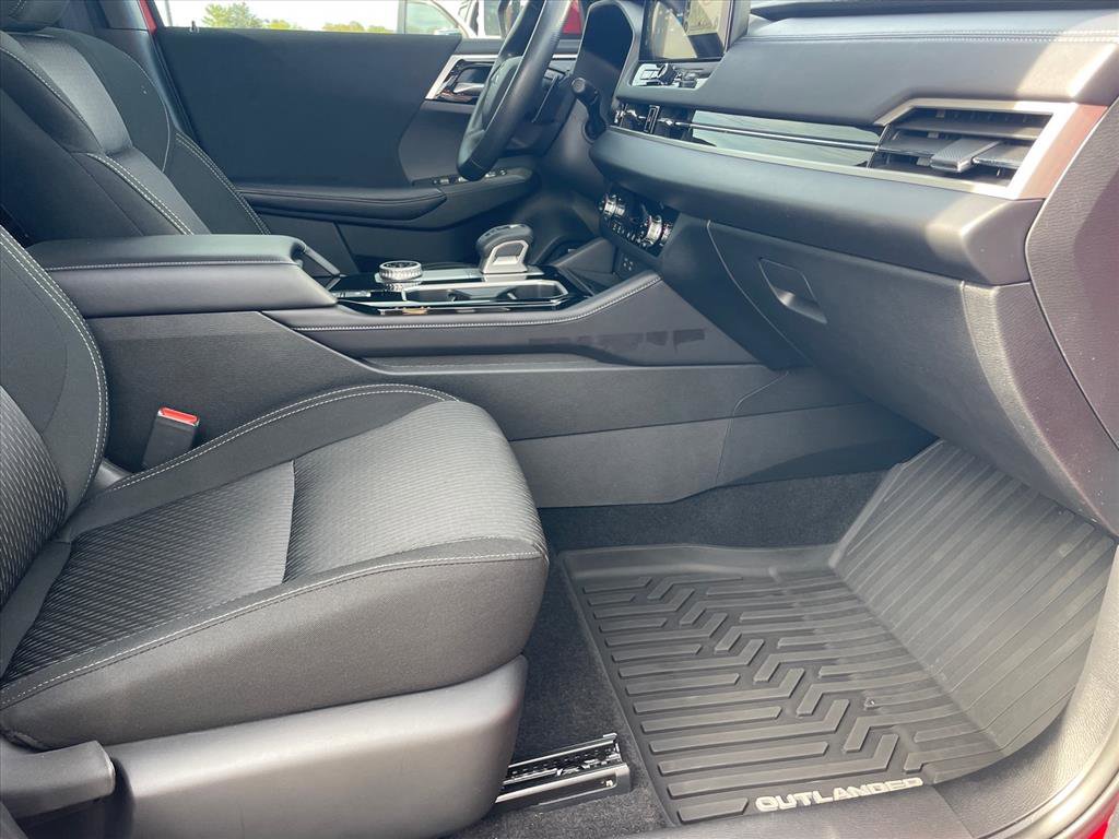 Used 2025 Mitsubishi Outlander ES AWD/4WD image 26