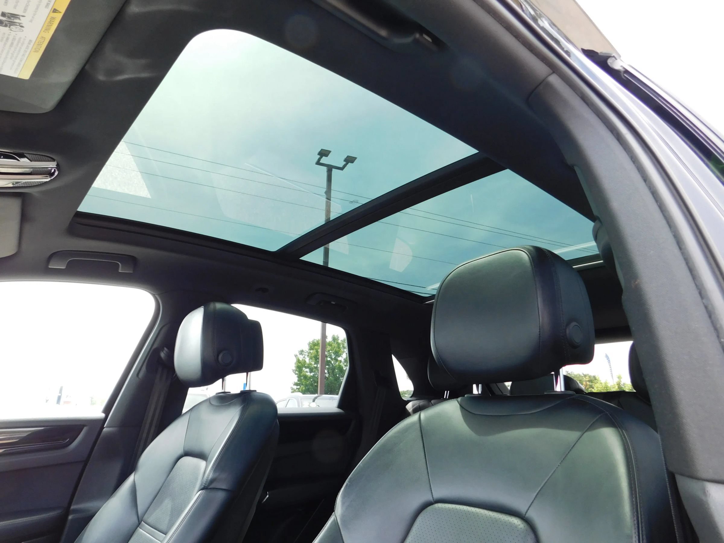 Used 2020 Porsche Cayenne AWD/4WD image 18