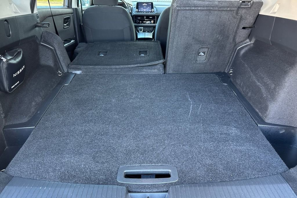 Used 2023 Nissan Rogue SV image 15