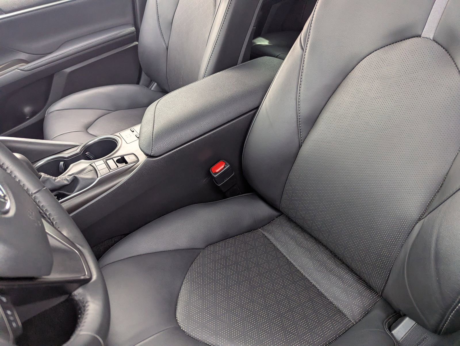 Used 2023 Toyota Camry XSE image 18