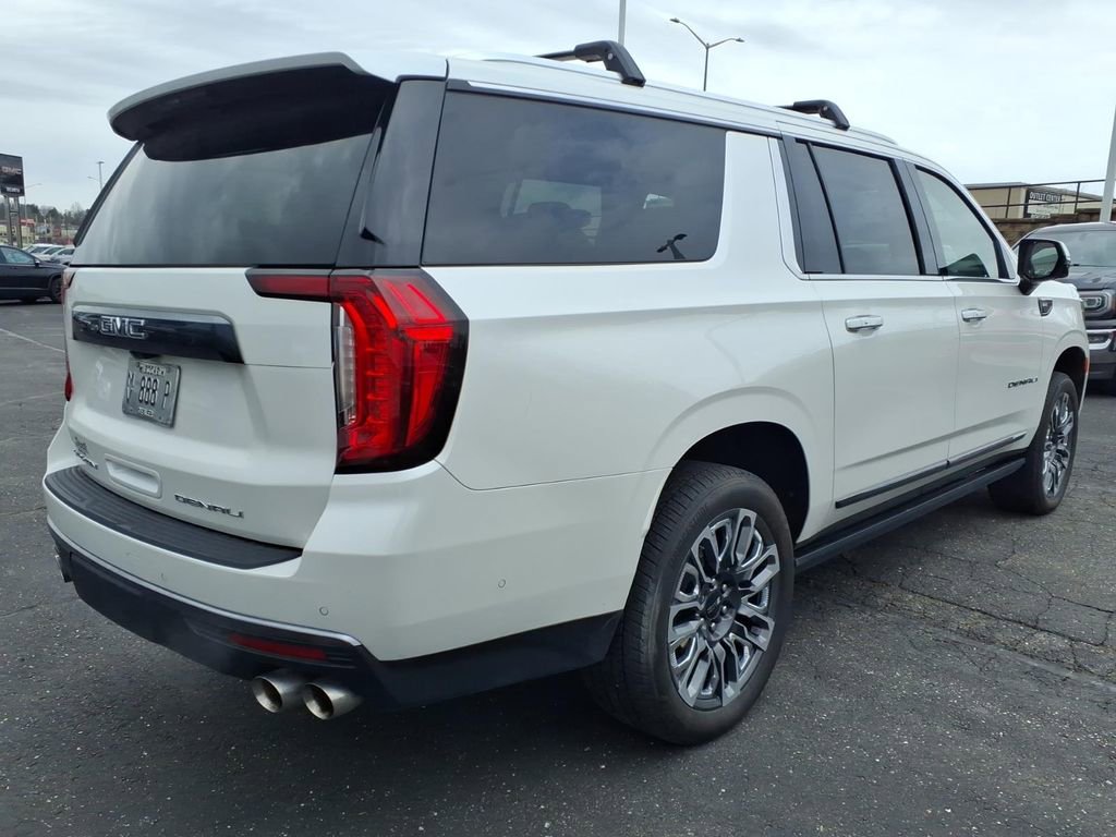 Used 2023 GMC Yukon XL Denali Ultimate image 3