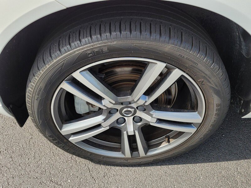 Used 2020 Volvo XC60 T6 Momentum w/ Protection Package image 17