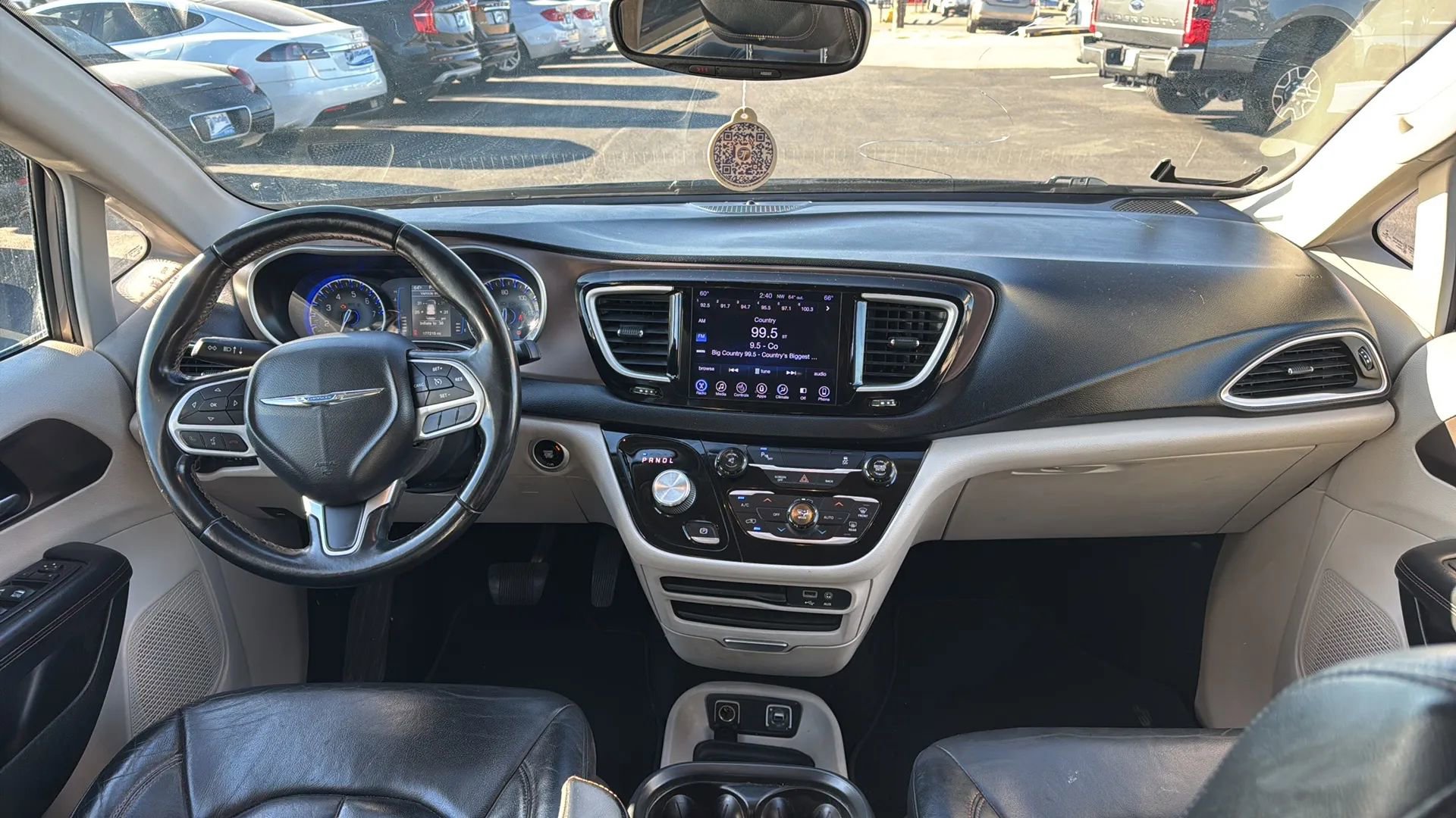 Used 2017 Chrysler Pacifica Touring-L image 28