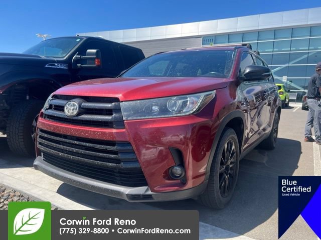 Used 2019 Toyota Highlander SE w/ Nightshade Edition FWD image 3