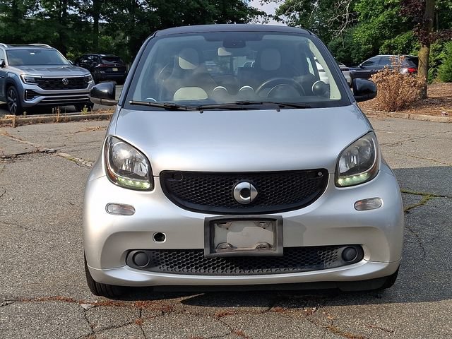 Used 2016 smart fortwo passion RWD image 3