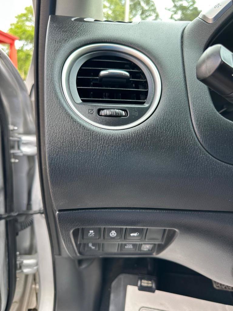 Used 2019 Nissan Pathfinder SL AWD/4WD image 23