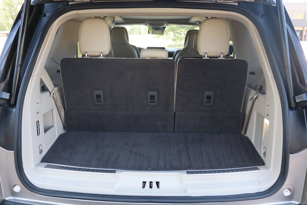 Used 2018 Lincoln Navigator Reserve w/ Technology Package AWD/4WD image 14