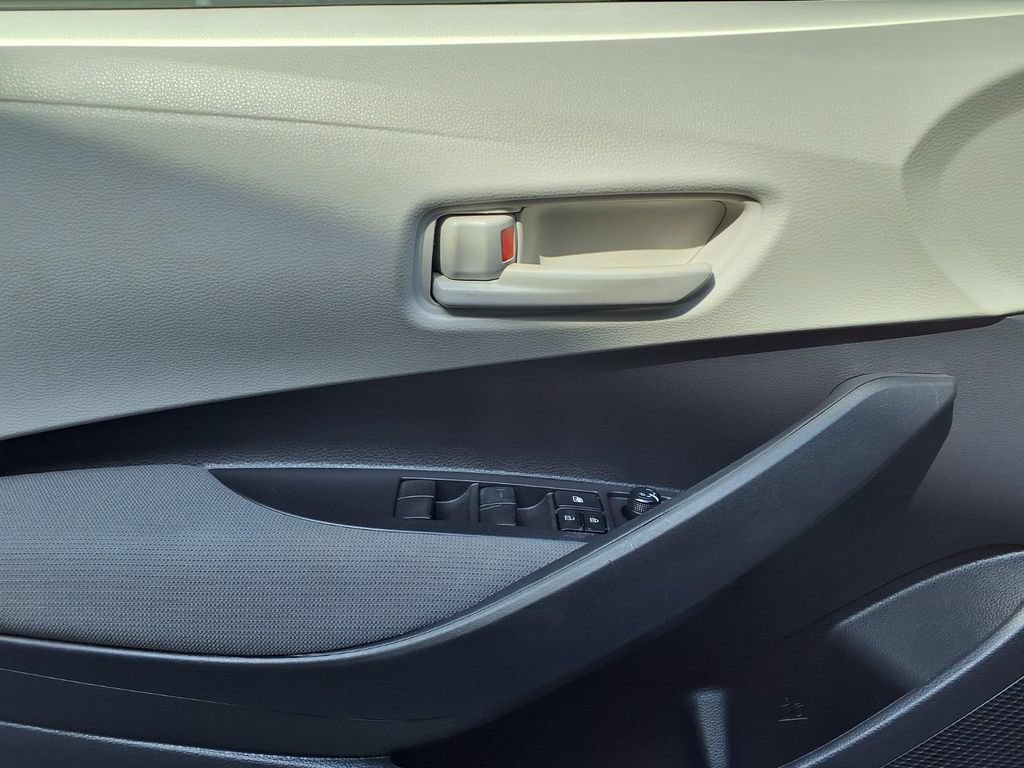 Used 2023 Toyota Corolla LE w/ Carpet Mat Package (TMS) FWD image 18