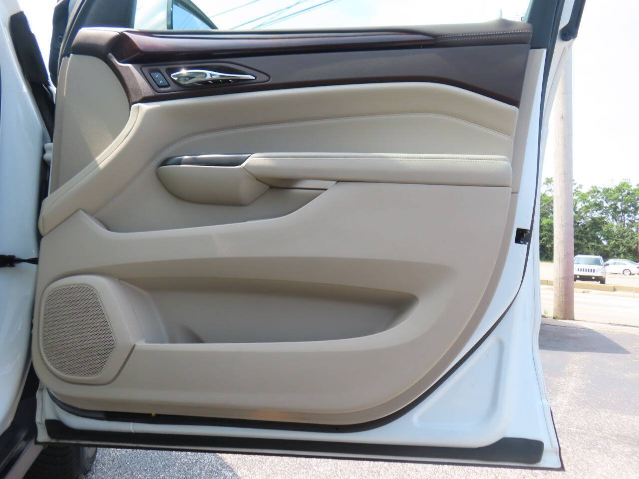 Used 2016 Cadillac SRX Luxury w/ Driver Awareness Package FWD image 40