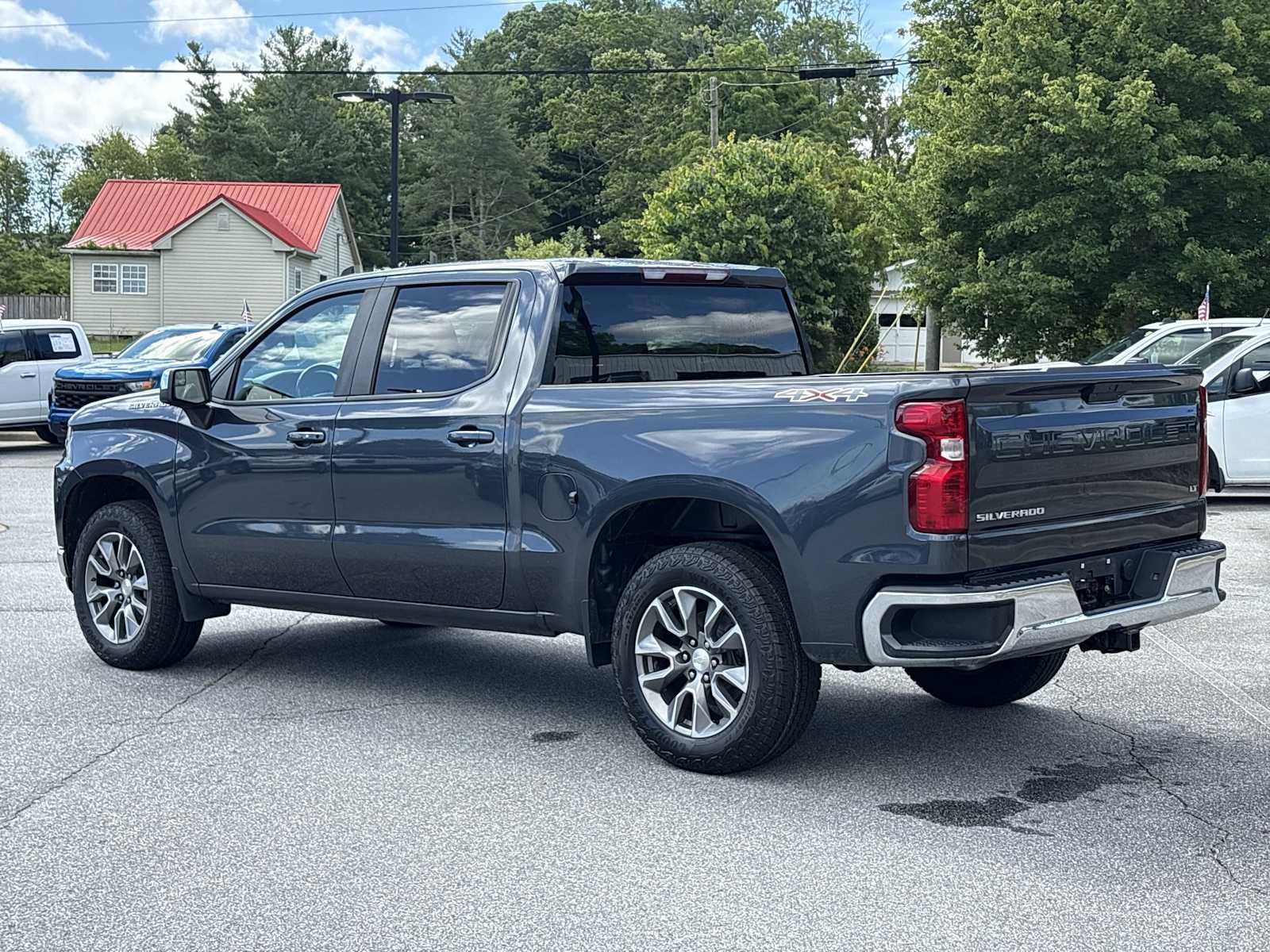 Used 2021 Chevrolet Silverado 1500 LT AWD/4WD image 8