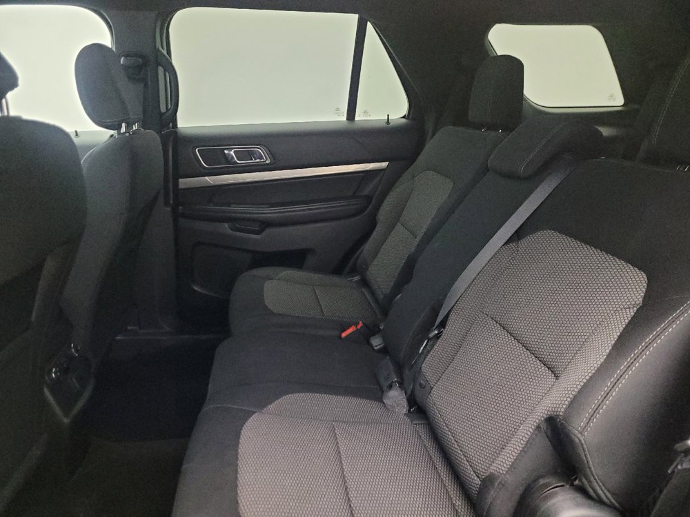 Used 2018 Ford Explorer XLT w/ Equipment Group 201A FWD image 18