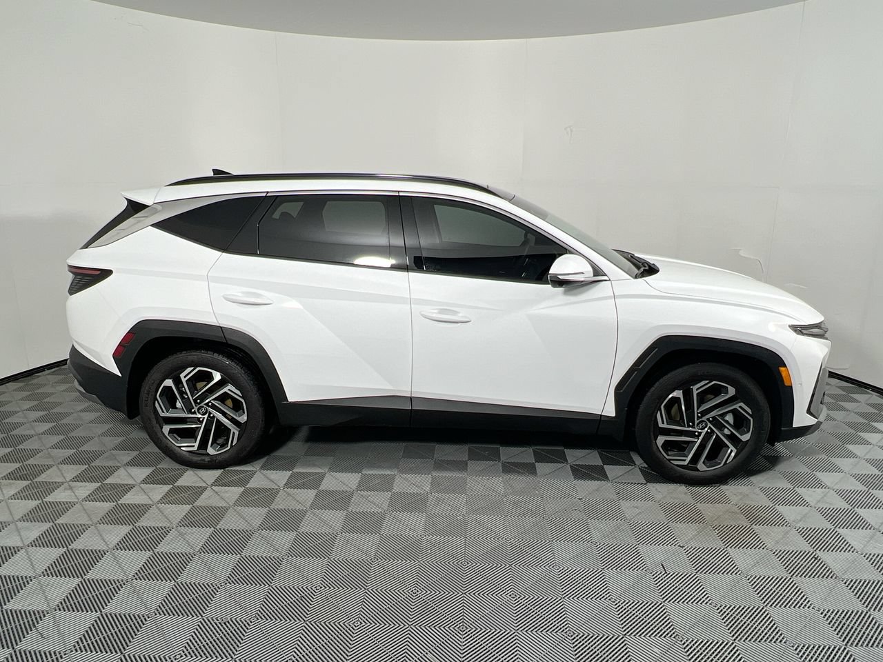 Used 2026 Hyundai Tucson Limited FWD image 2