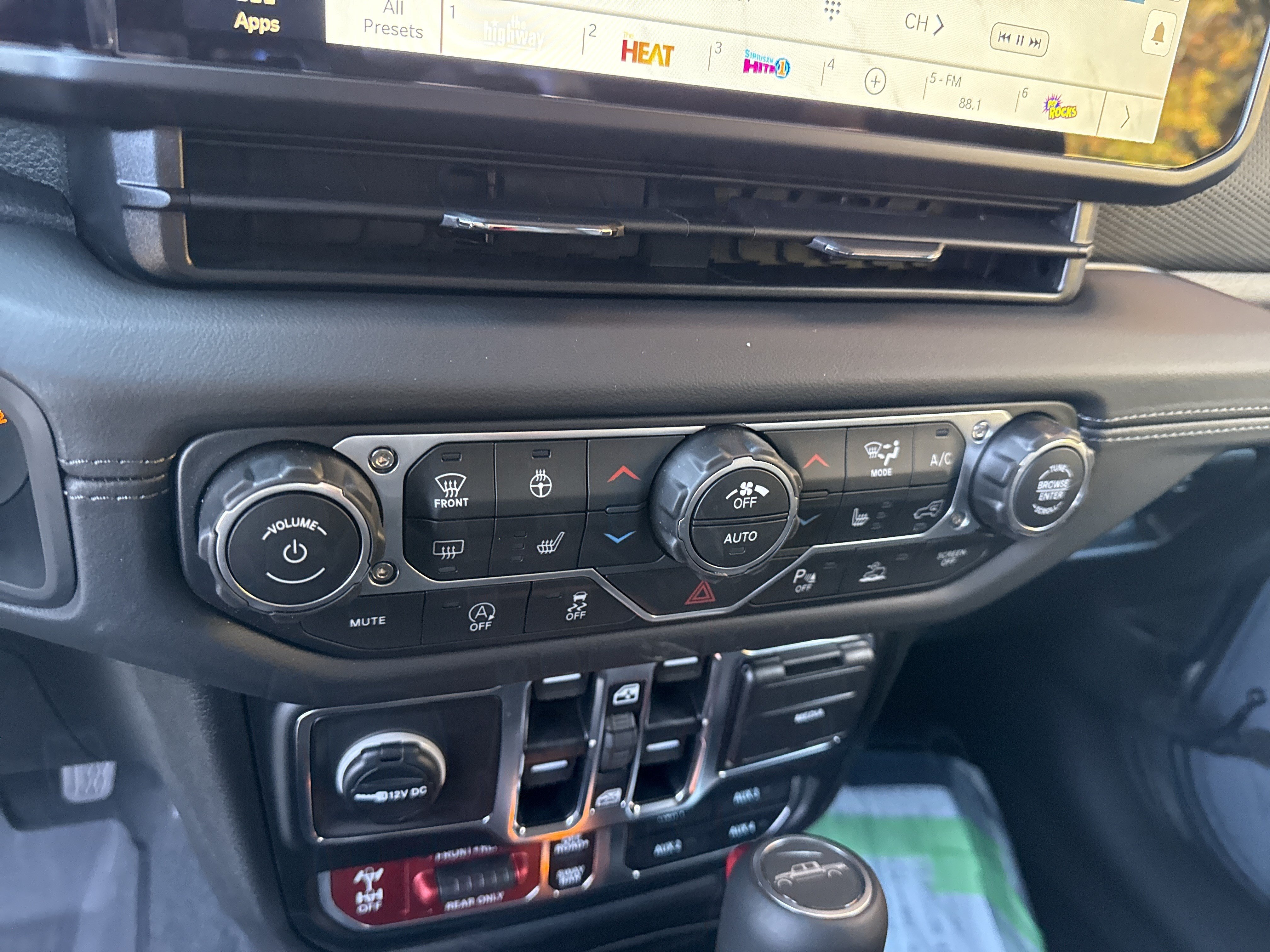New 2026 Jeep Gladiator Rubicon AWD/4WD image 30