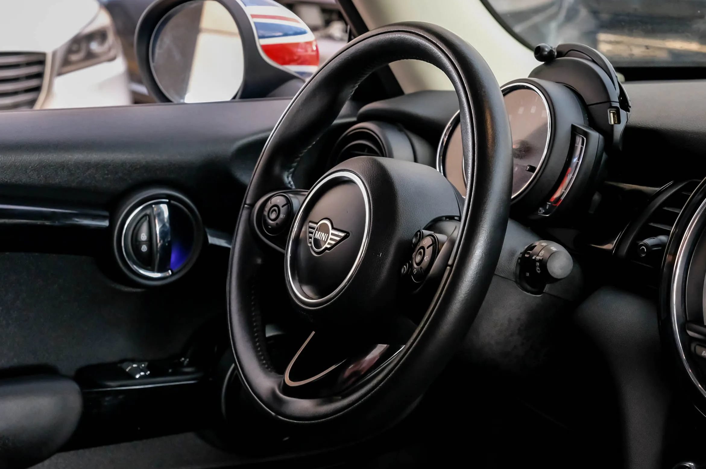 Used 2019 MINI Cooper 2-Door Hardtop FWD image 14