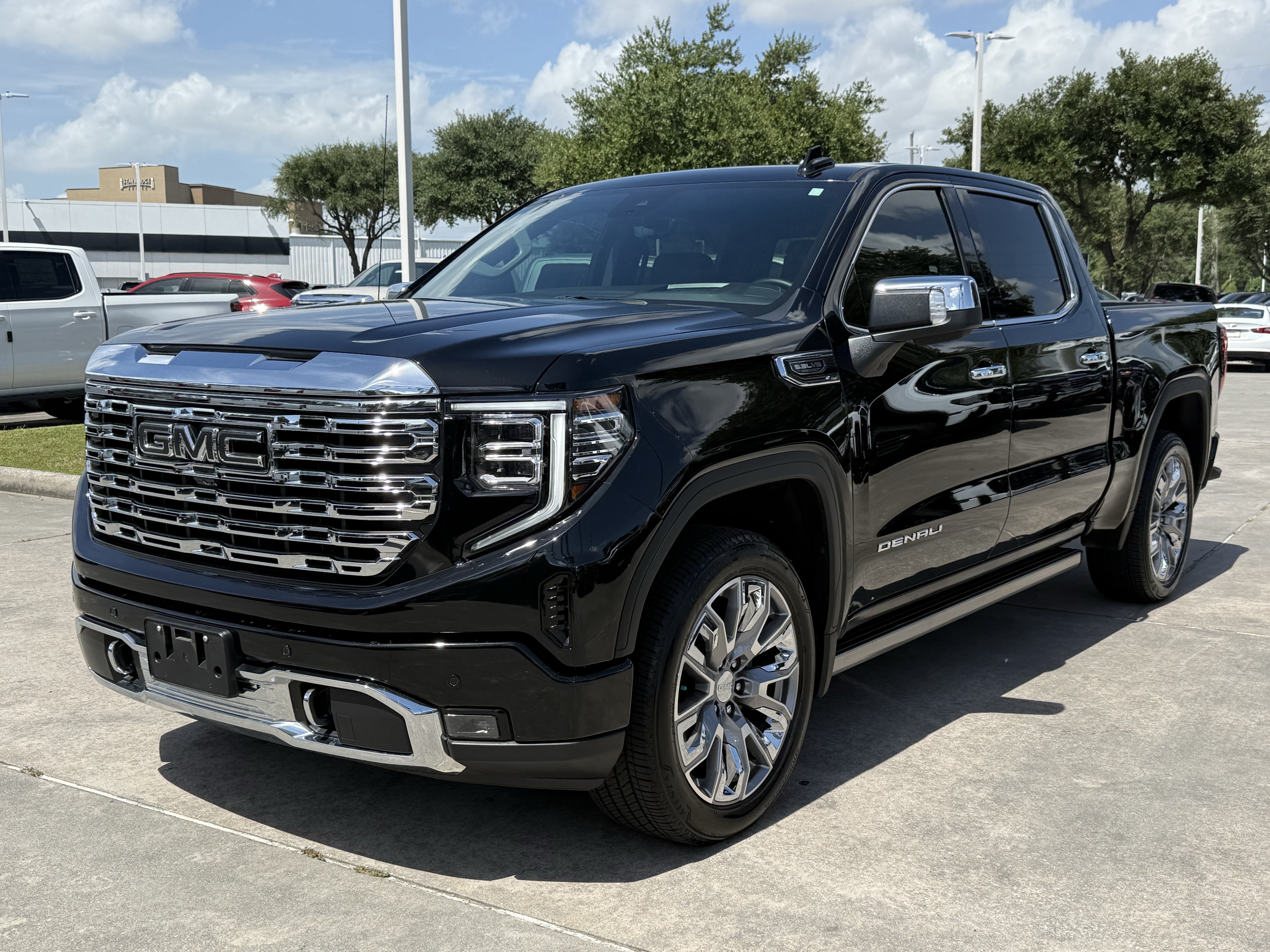 Used 2025 GMC Sierra 1500 Denali w/ Denali Reserve Package AWD/4WD image 9