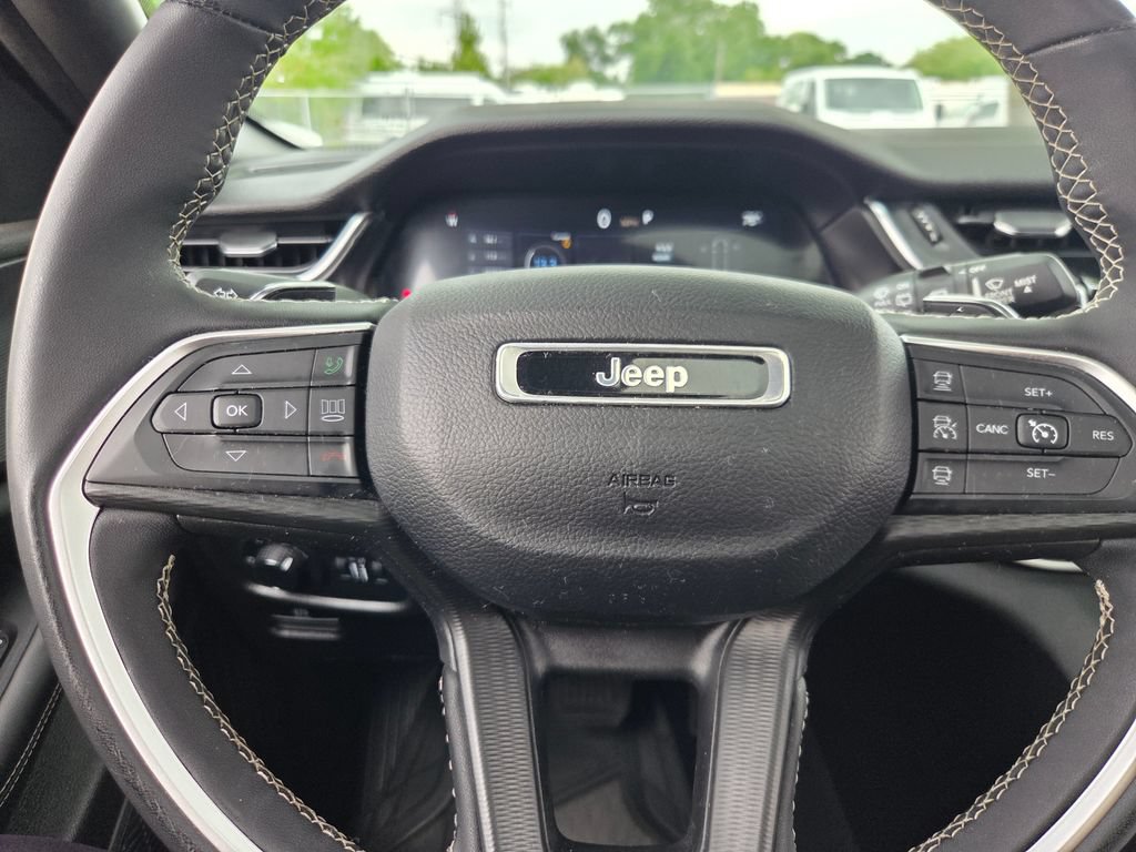 Certified 2023 Jeep Grand Cherokee Altitude AWD/4WD image 6