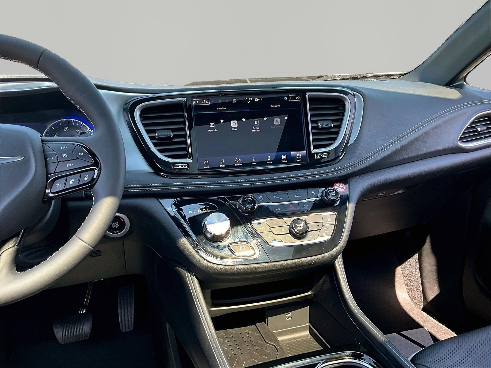 Used 2026 Chrysler Pacifica Limited w/ S Appearance Package FWD image 9