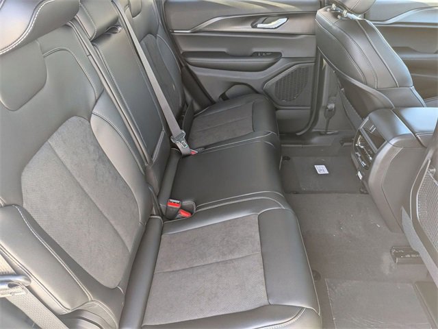 New 2025 Jeep Grand Cherokee Altitude image 30