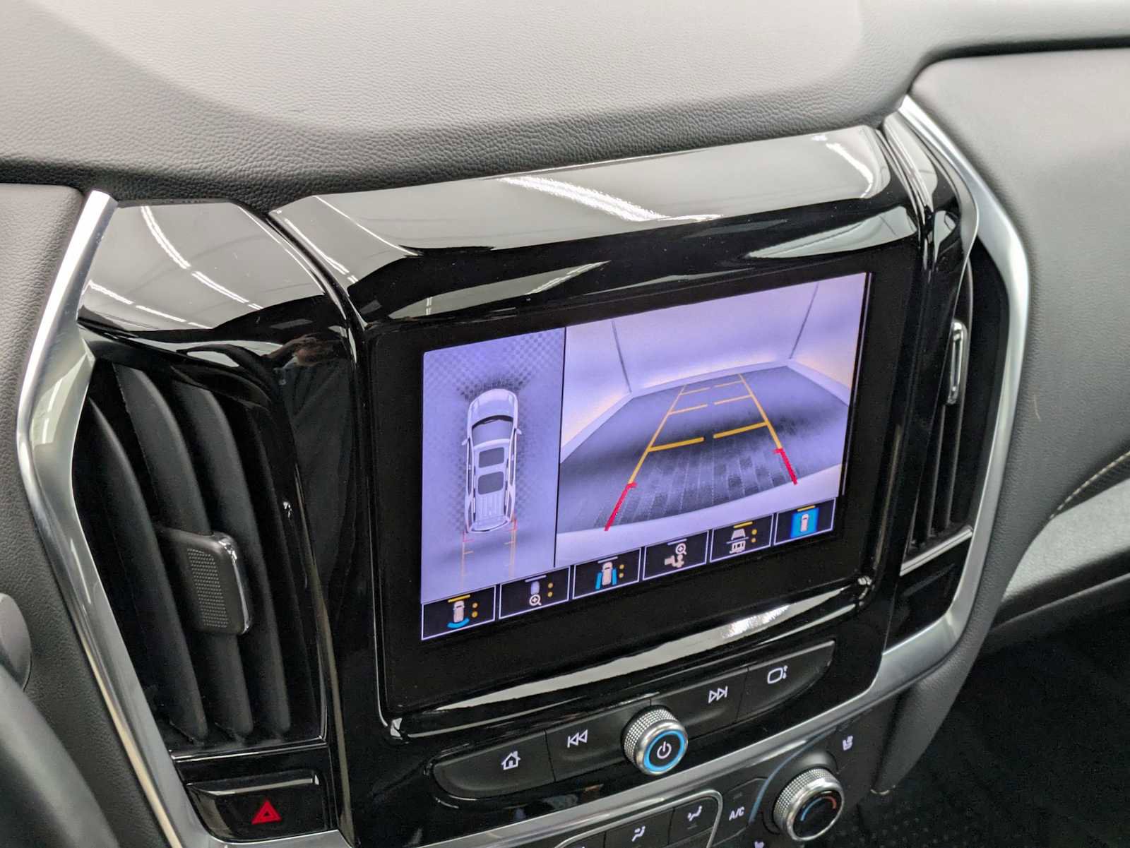 Used 2024 Chevrolet Traverse Premier w/ Redline Edition AWD/4WD image 31