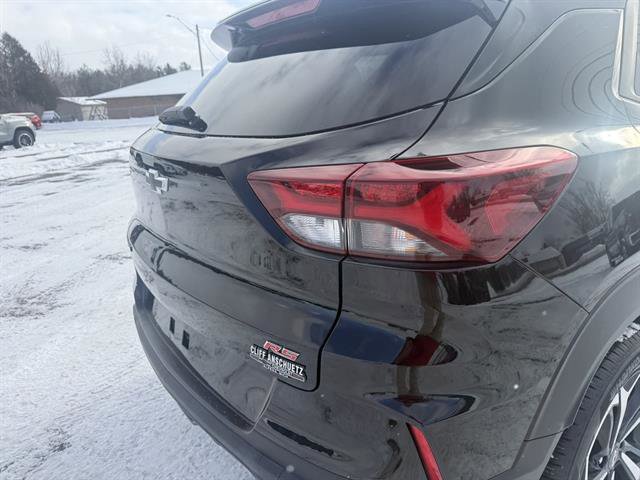 Used 2023 Chevrolet TrailBlazer RS w/ Sun and Liftgate Package image 23