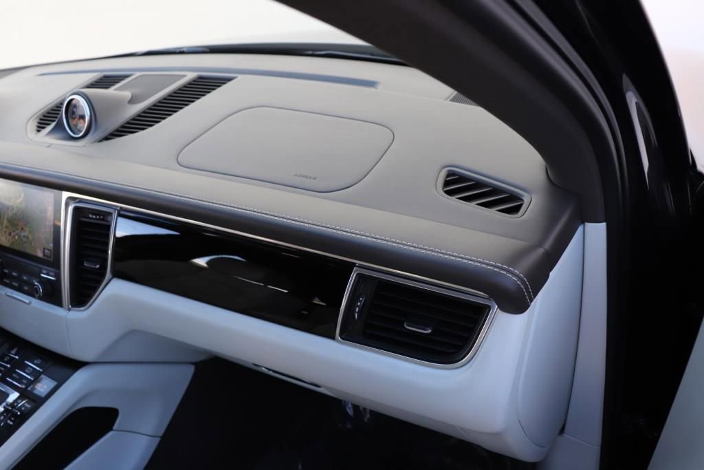 Used 2017 Porsche Macan S image 52