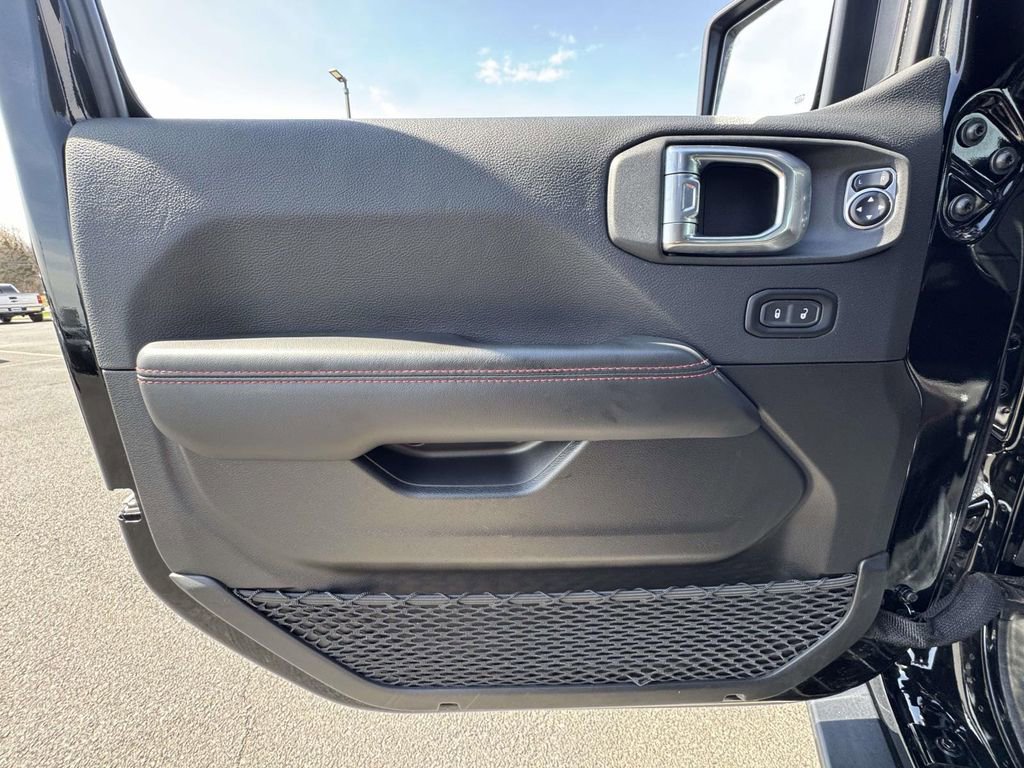 Used 2025 Jeep Wrangler Unlimited Rubicon AWD/4WD image 26
