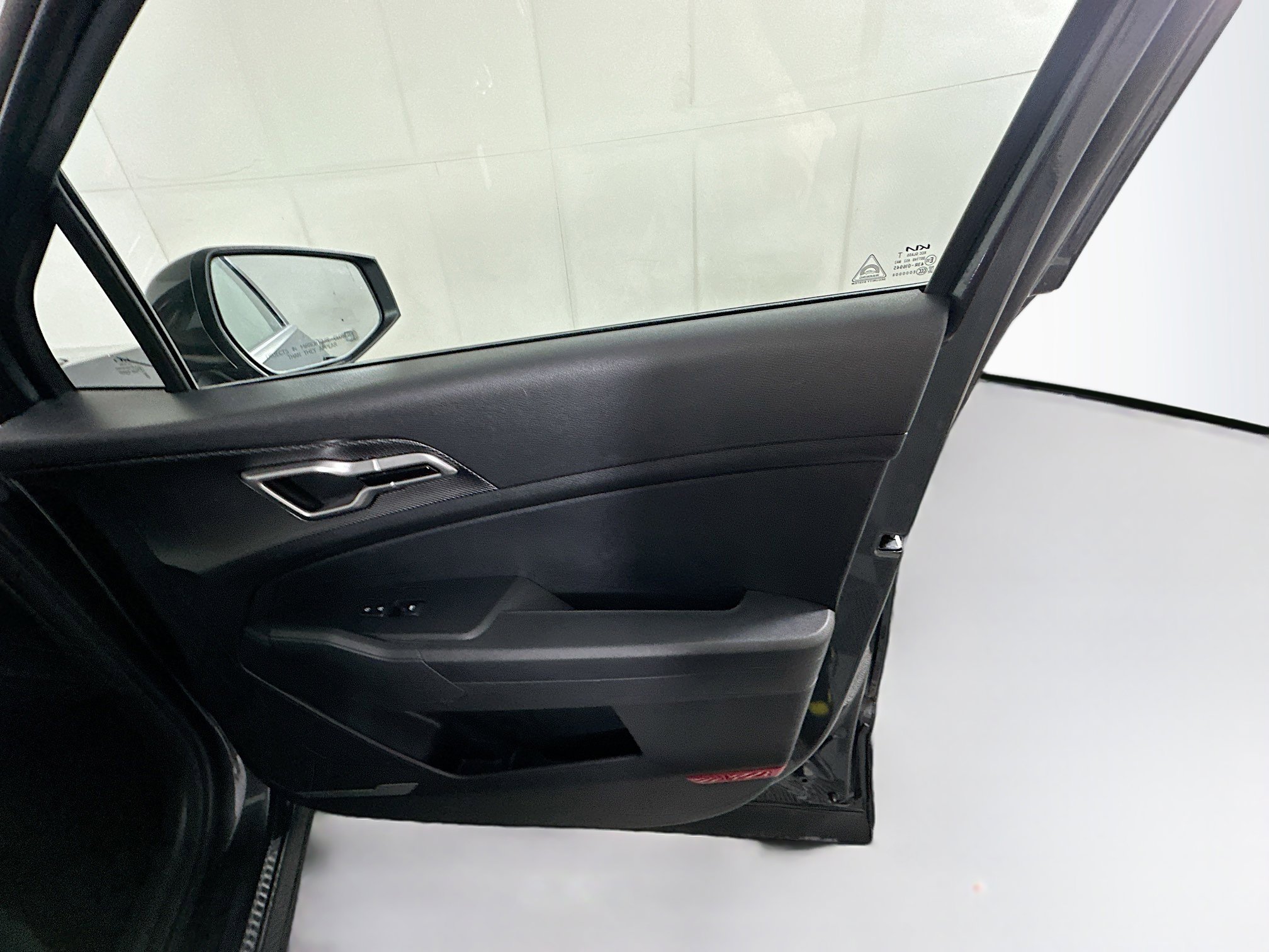 Used 2025 Kia Sportage LX image 30