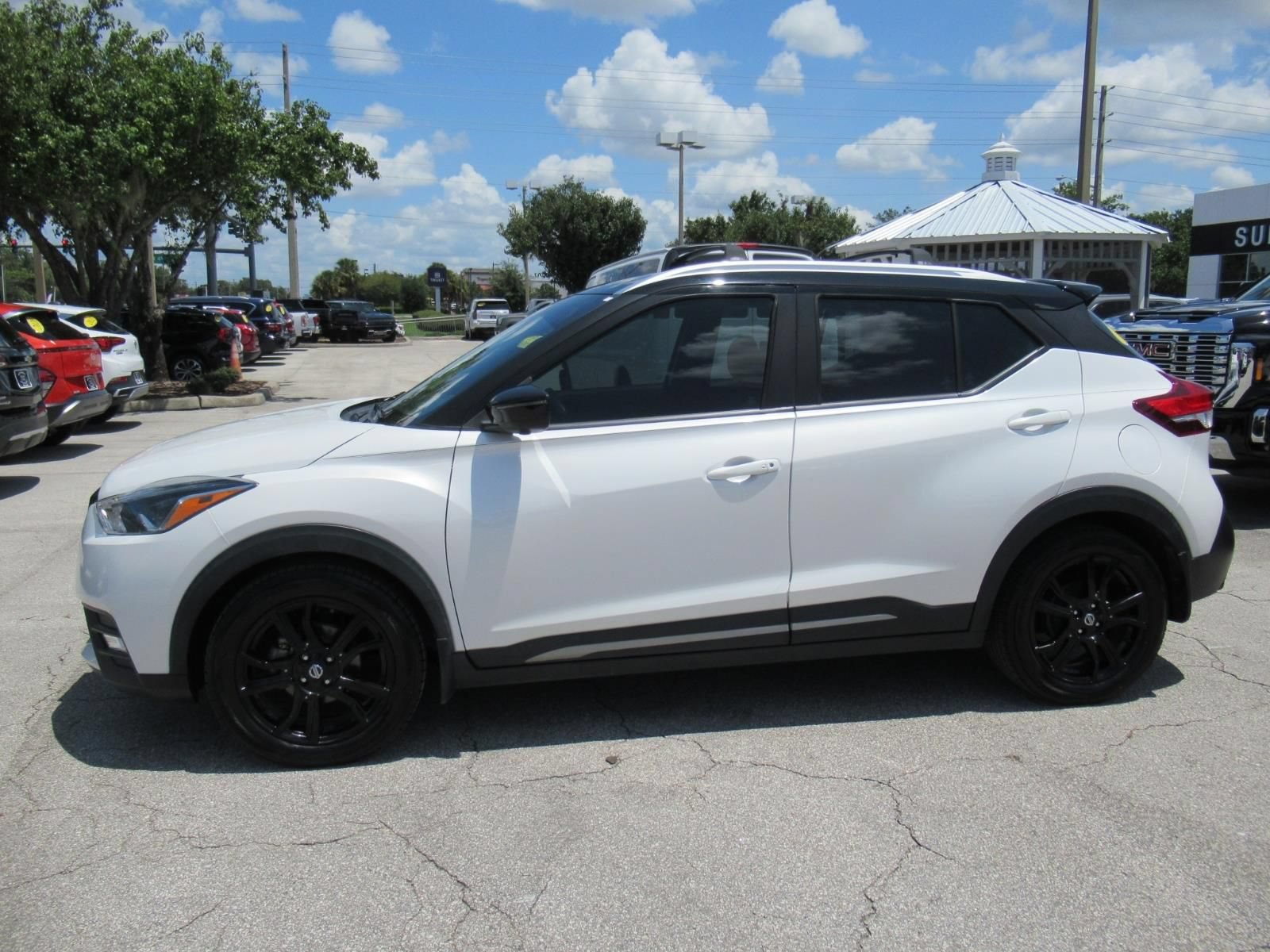Used 2020 Nissan Kicks SR w/ SR Premium Package FWD image 5
