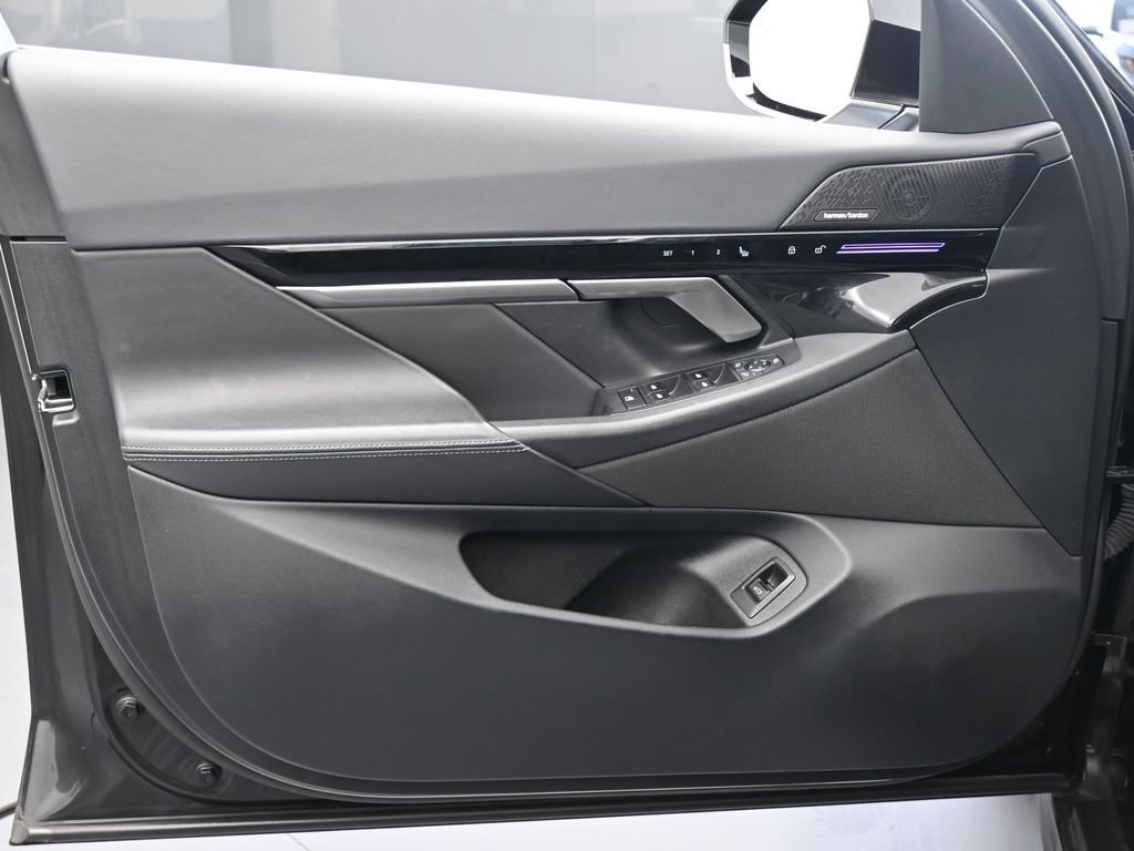 Used 2024 BMW 530i xDrive image 28