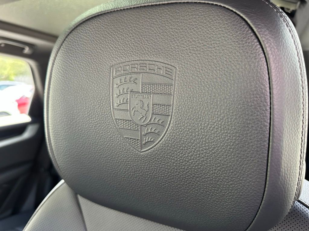 Used 2025 Porsche Cayenne E-Hybrid image 18