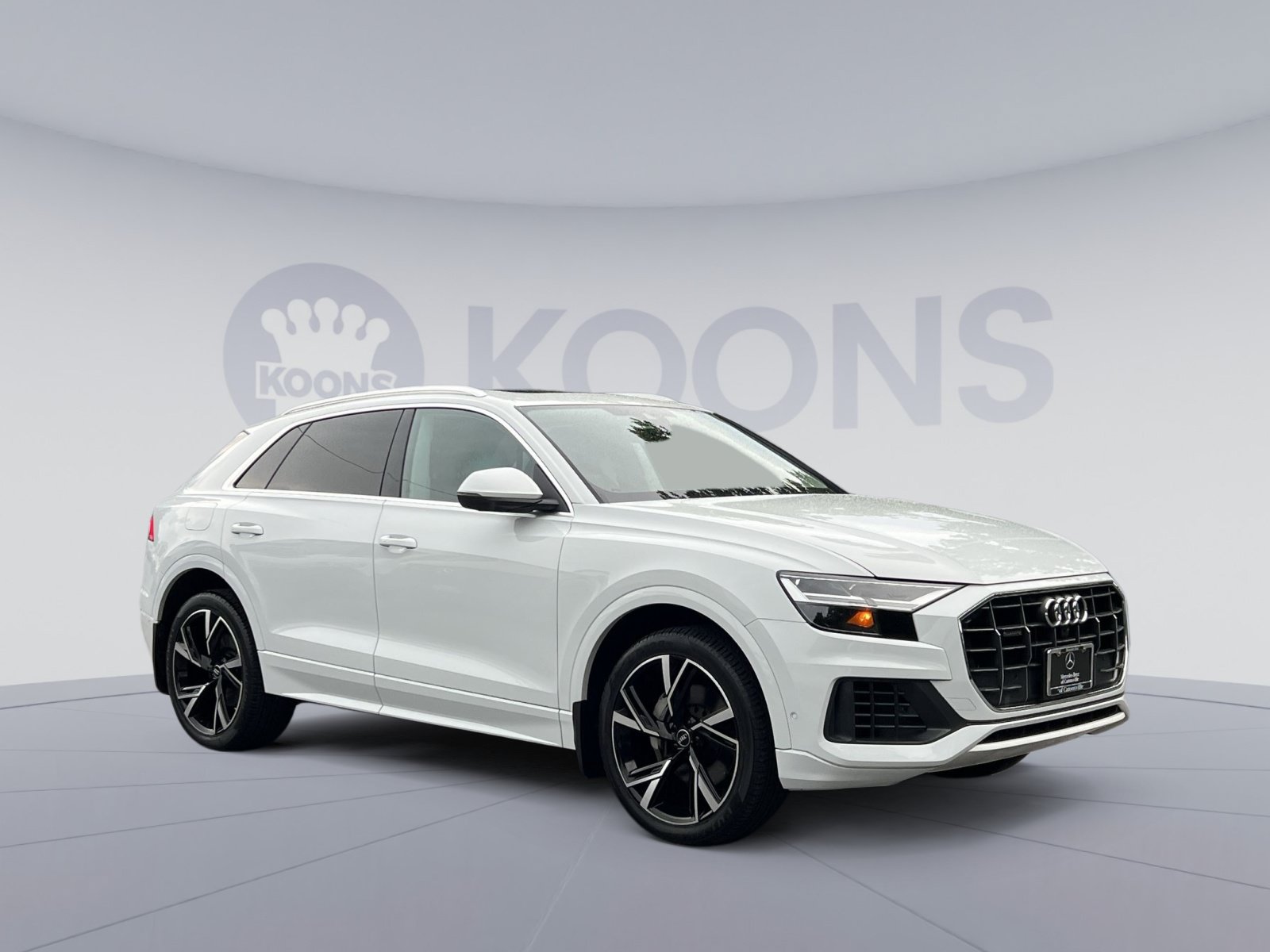 Used 2022 Audi Q8 Premium w/ Convenience Package AWD/4WD image 2