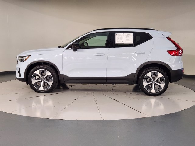 Certified 2026 Volvo XC40 B5 Plus AWD/4WD image 5