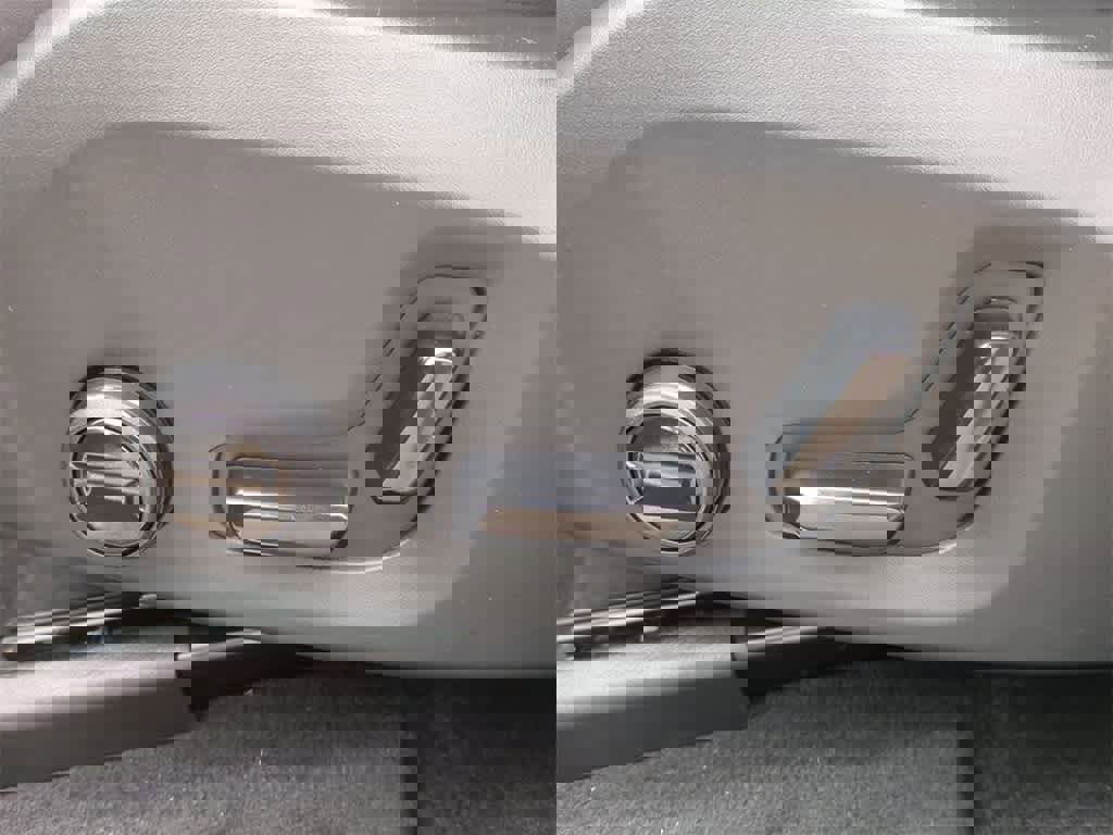 Certified 2026 Volvo XC60 B5 Plus w/ Protection Package Premier image 16