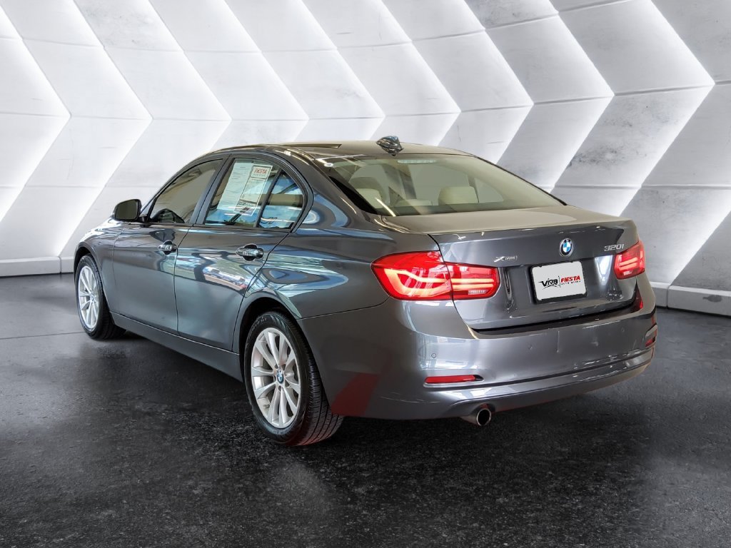 Used 2017 BMW 320i xDrive Sedan AWD/4WD image 6