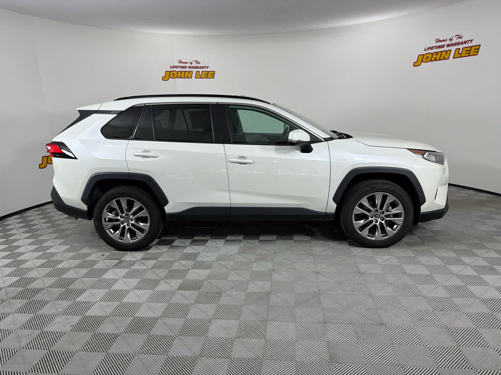 Used 2021 Toyota RAV4 XLE Premium AWD/4WD image 7