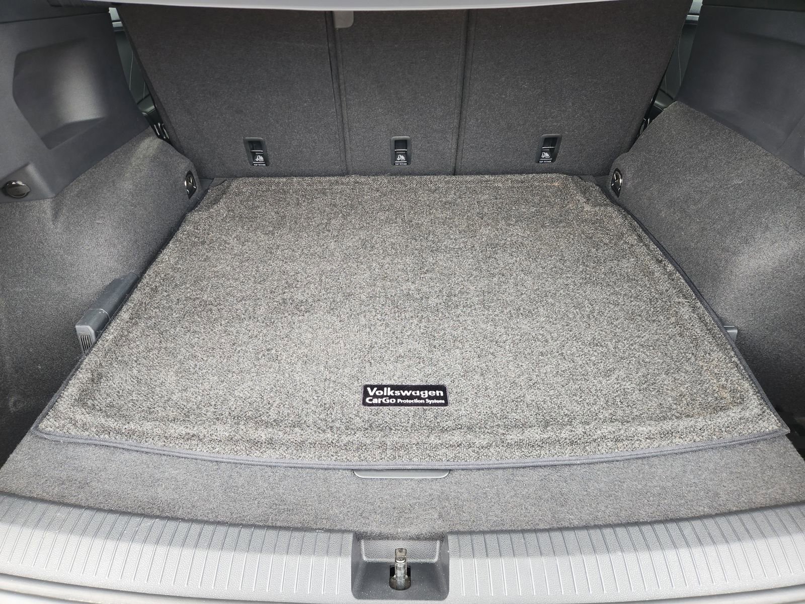 Used 2022 Volkswagen Tiguan SEL R-Line image 36