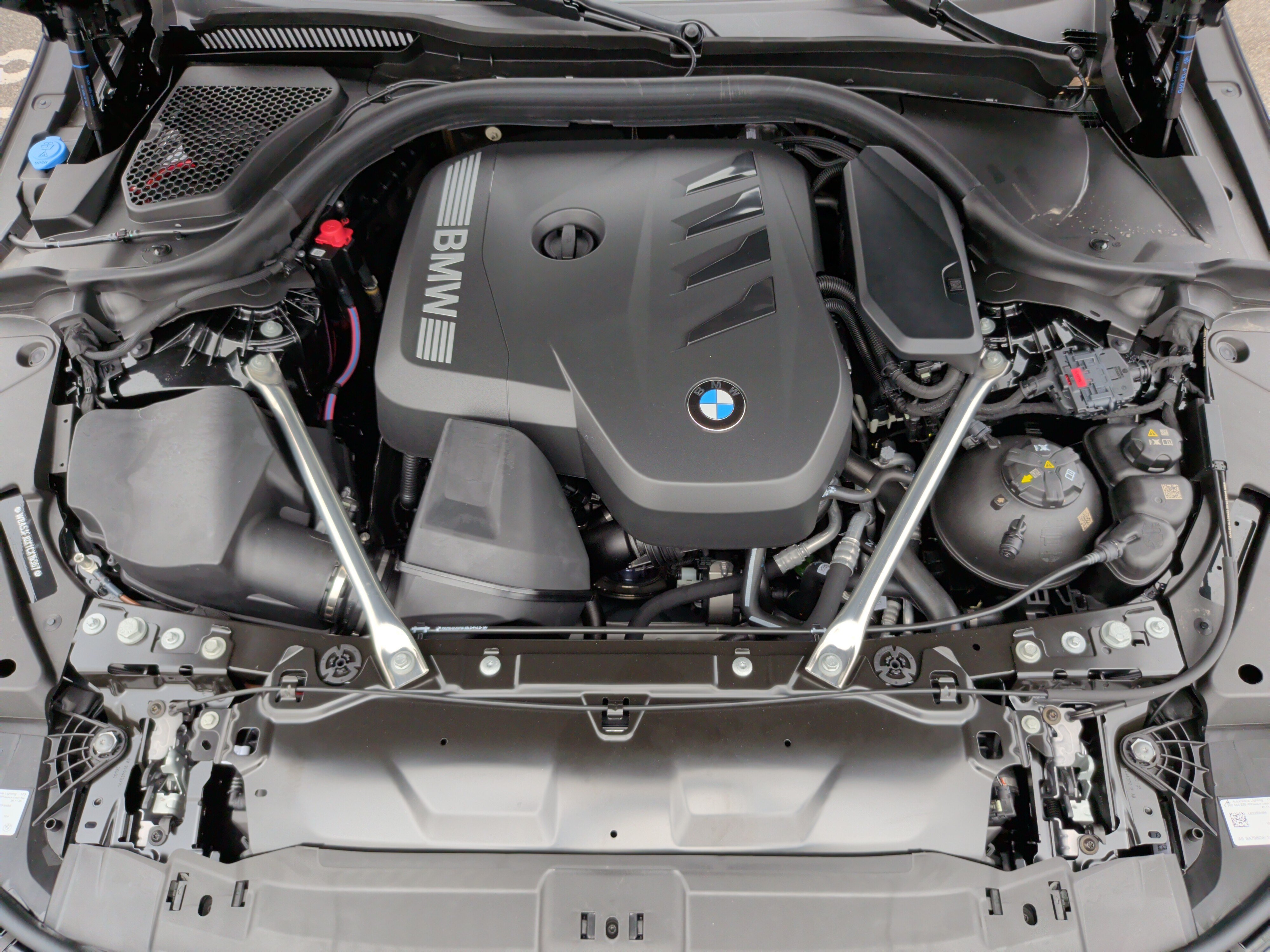 Used 2026 BMW 530i xDrive w/ M Sport Package AWD/4WD image 44