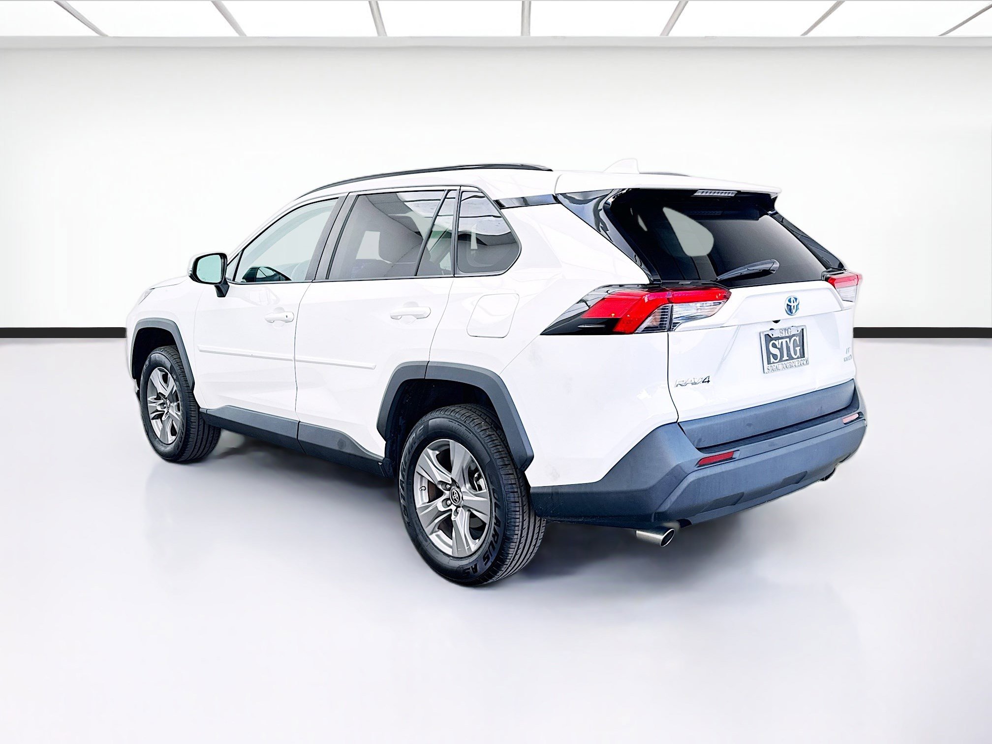 Used 2023 Toyota RAV4 LE image 6