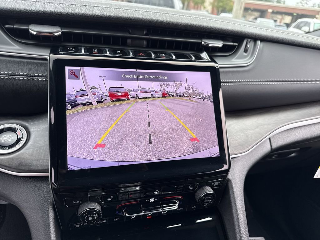 New 2025 Jeep Grand Cherokee Limited w/ Trailer Tow Package image 25