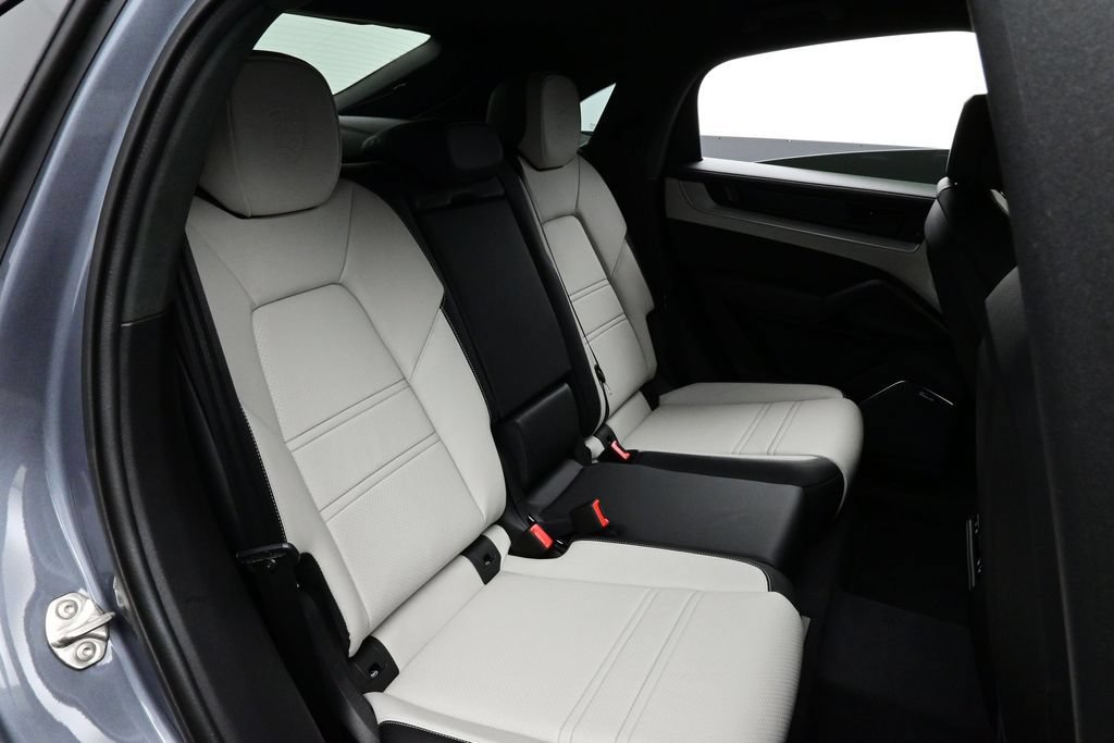 New 2026 Porsche Cayenne Turbo AWD/4WD image 17