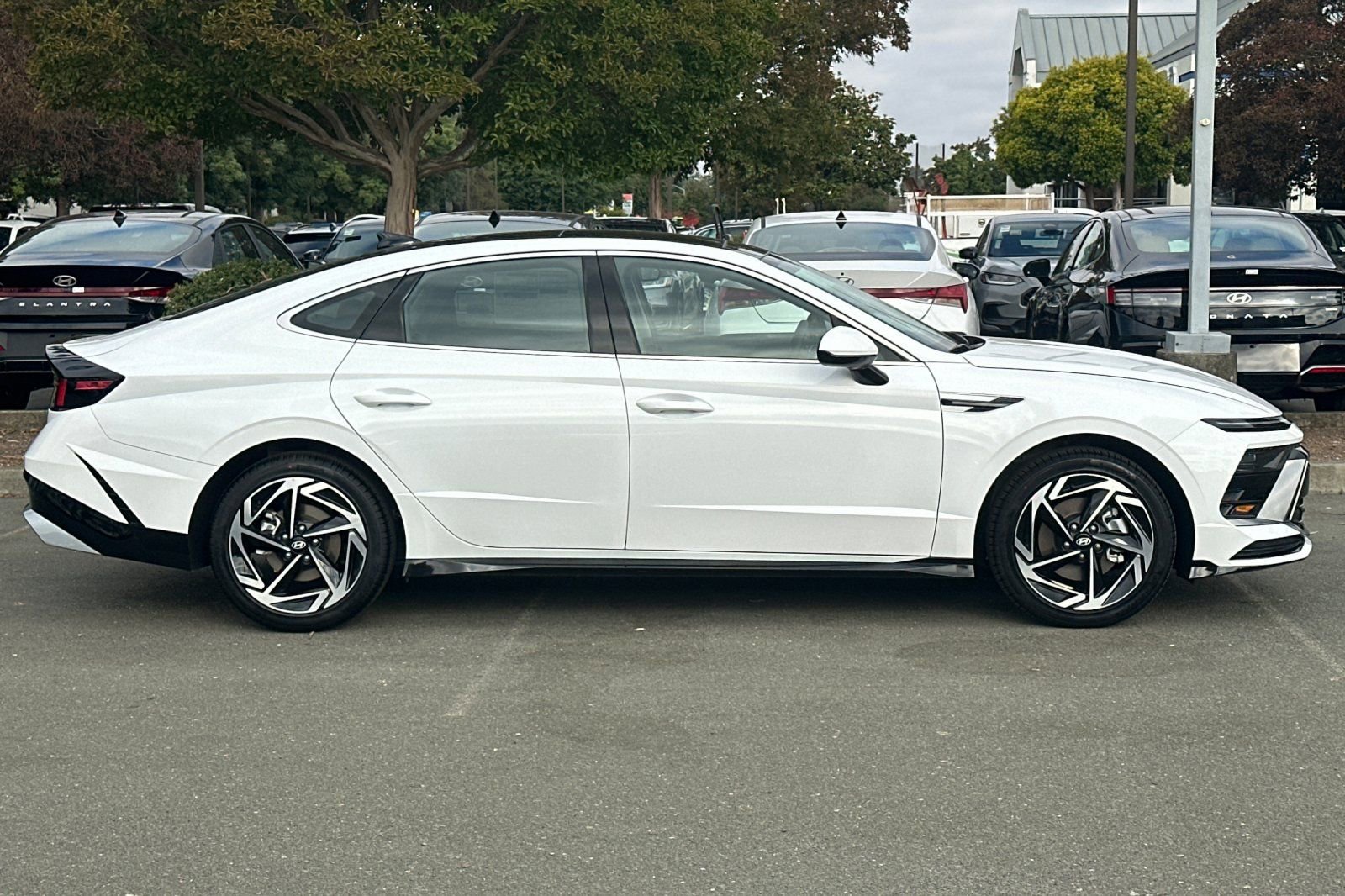 New 2025 Hyundai Sonata SEL video 3